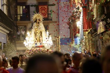 Valencia vive la Solemne Procesión a la Mare de Déu