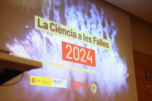 Las Falleras Mayores de Valencia entregan los premios 'La Ciencia en las Fallas'