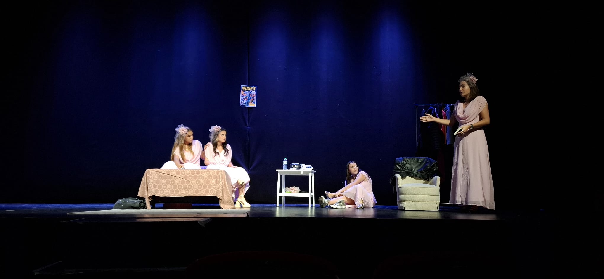TEATRE FALLER JUVENIL – Villanueva de Castellón-Horticultor Galán presenta ‘Cinc dones amb el mateix vestit’