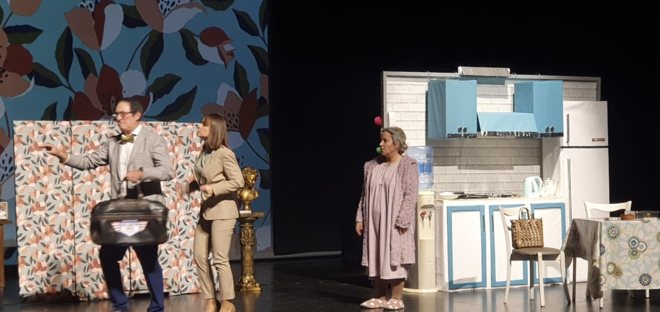 TEATRE FALLER – Dr. Olóriz vuelve a escena con ‘100m2’