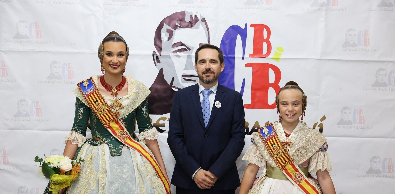 El Casal Bernat i Baldoví entrega los premios de las Fallas 2025