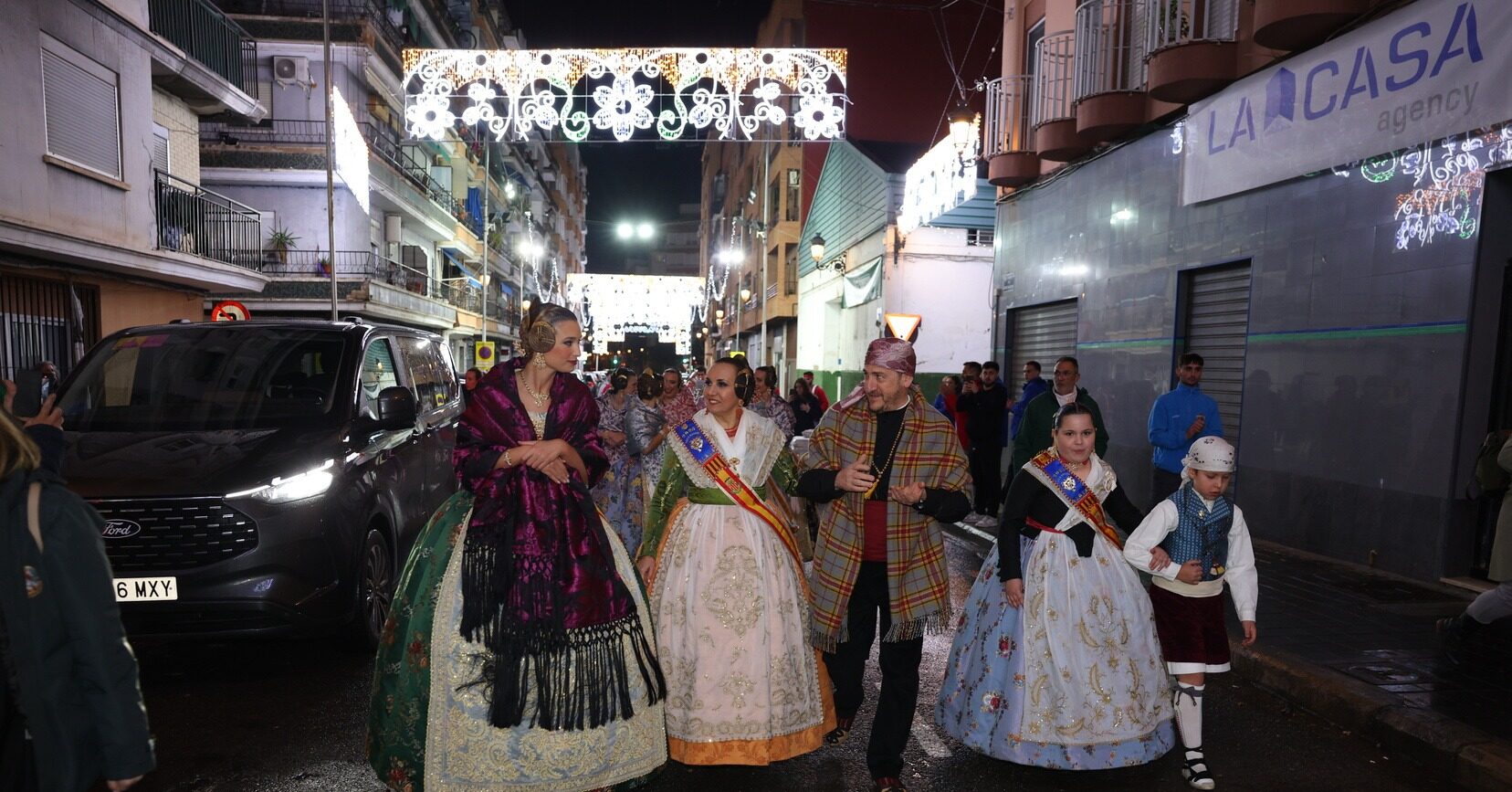 Berta i la Cort d’Honor visiten el 3r Premi de Carrers Il·luminats