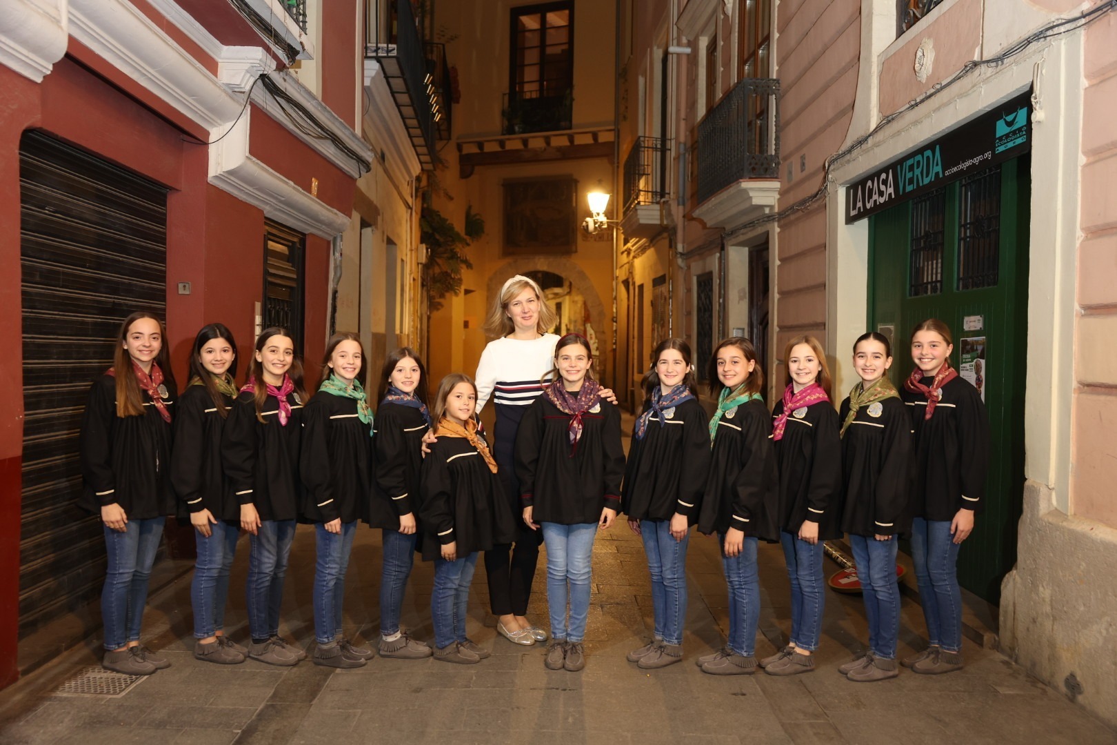 Marina García i la seua Cort d’Honor reben els blusons oficials