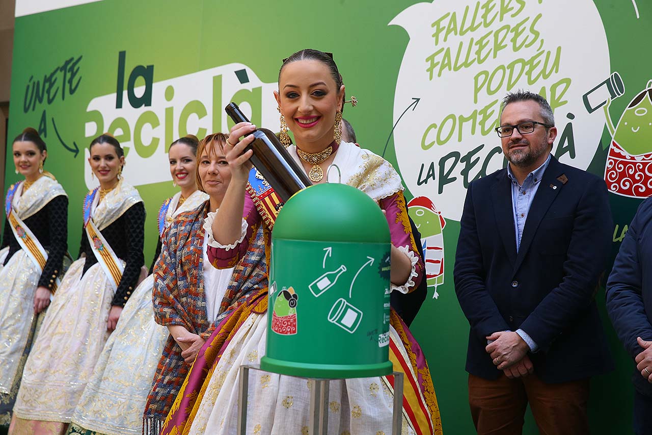 Més de 300 comissions falleres s’uneixen a “La Reciclà”