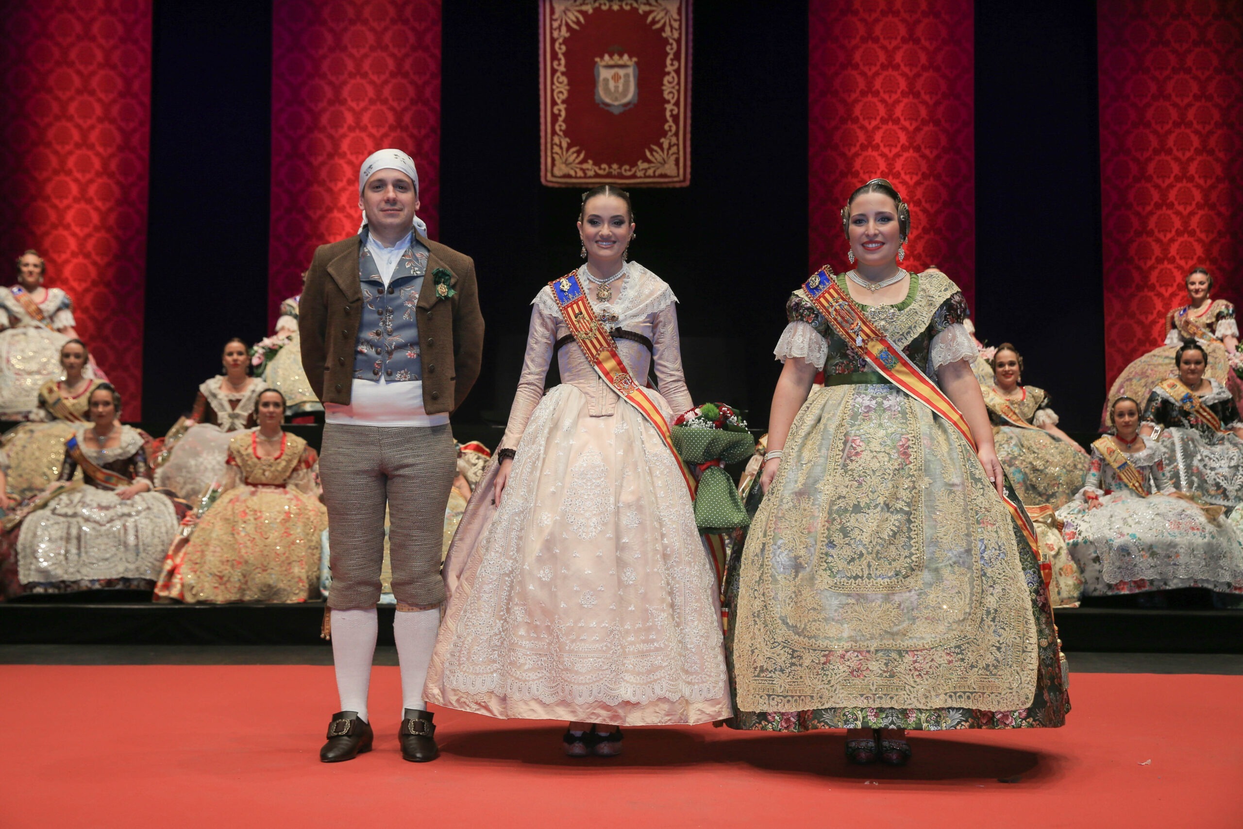 Xàtiva exalta a sus falleras mayores