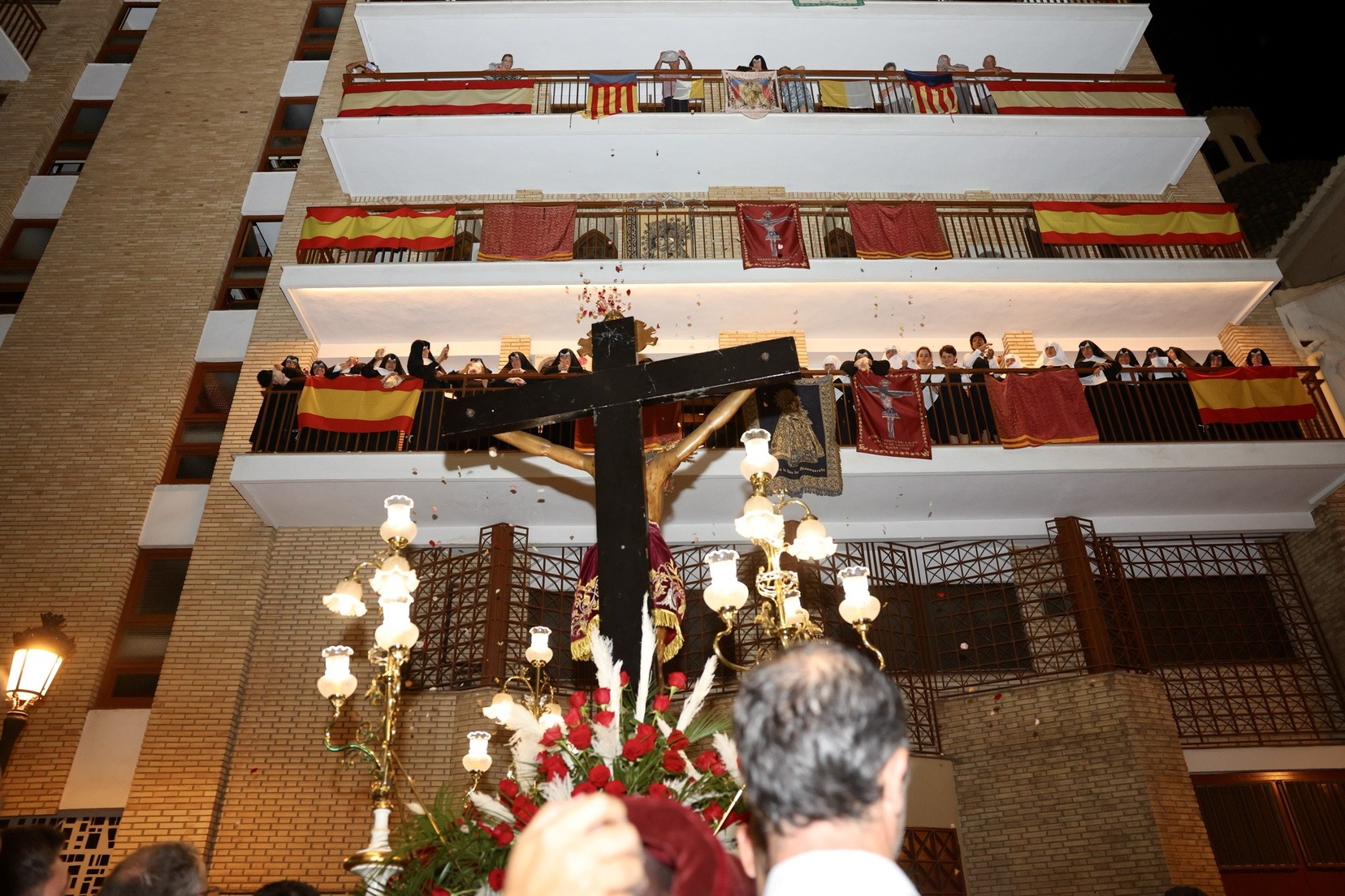 La Processó del Crist de la Fe posa el fermall d’or a les seues festes