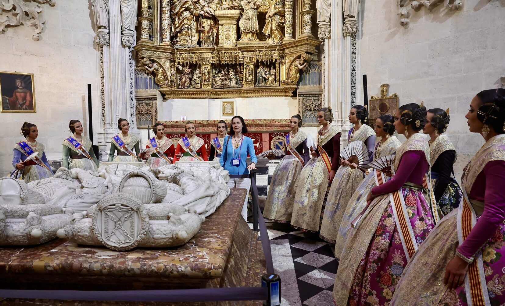 Visita de la FMV i la seua Cort d’Honor a la Catedral de Burgos