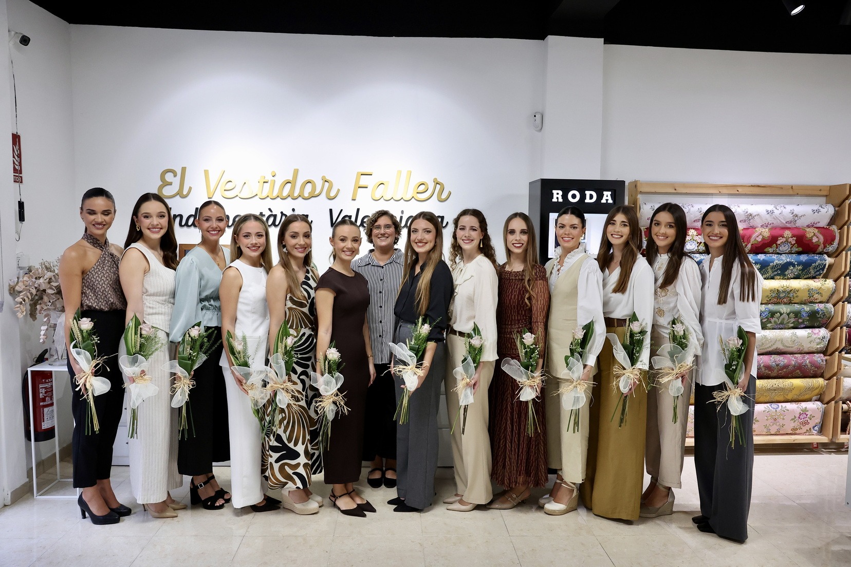 Las 13 candidatas a FMV 2026 toman medidas en El Vestidor Faller