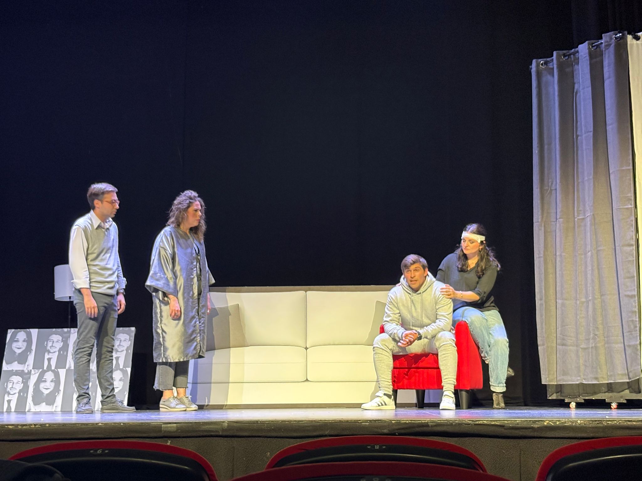 TEATRE FALLER – Av. Reino de Valencia-Duque de Calábria presenta ‘Un matrimoni i medium’