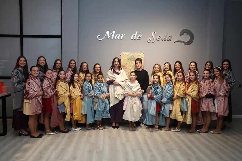 Mar de Seda hace entrega de los pañolones oficiales