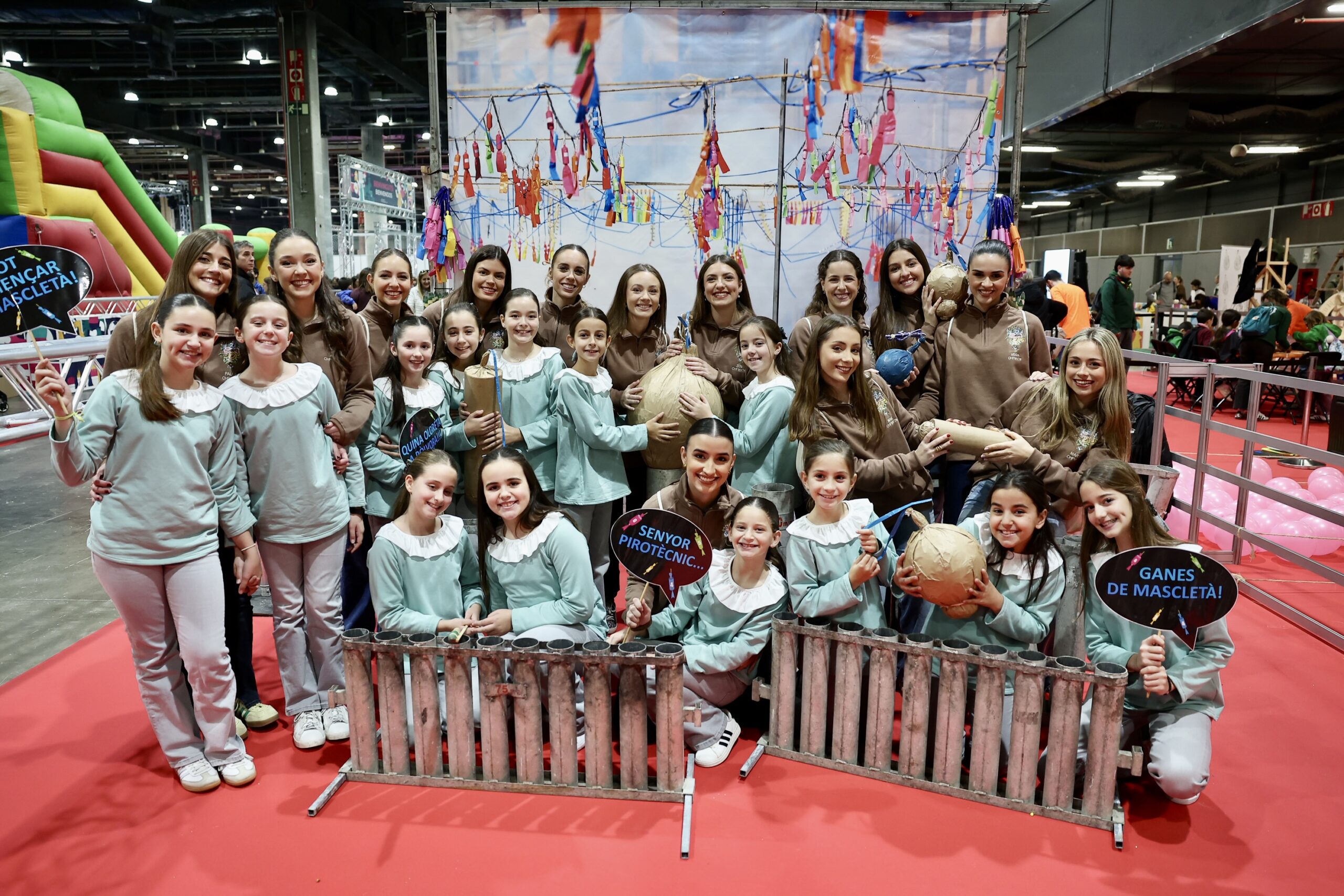 Les FFMMV i les seues Corts d’Honor visiten Expojove