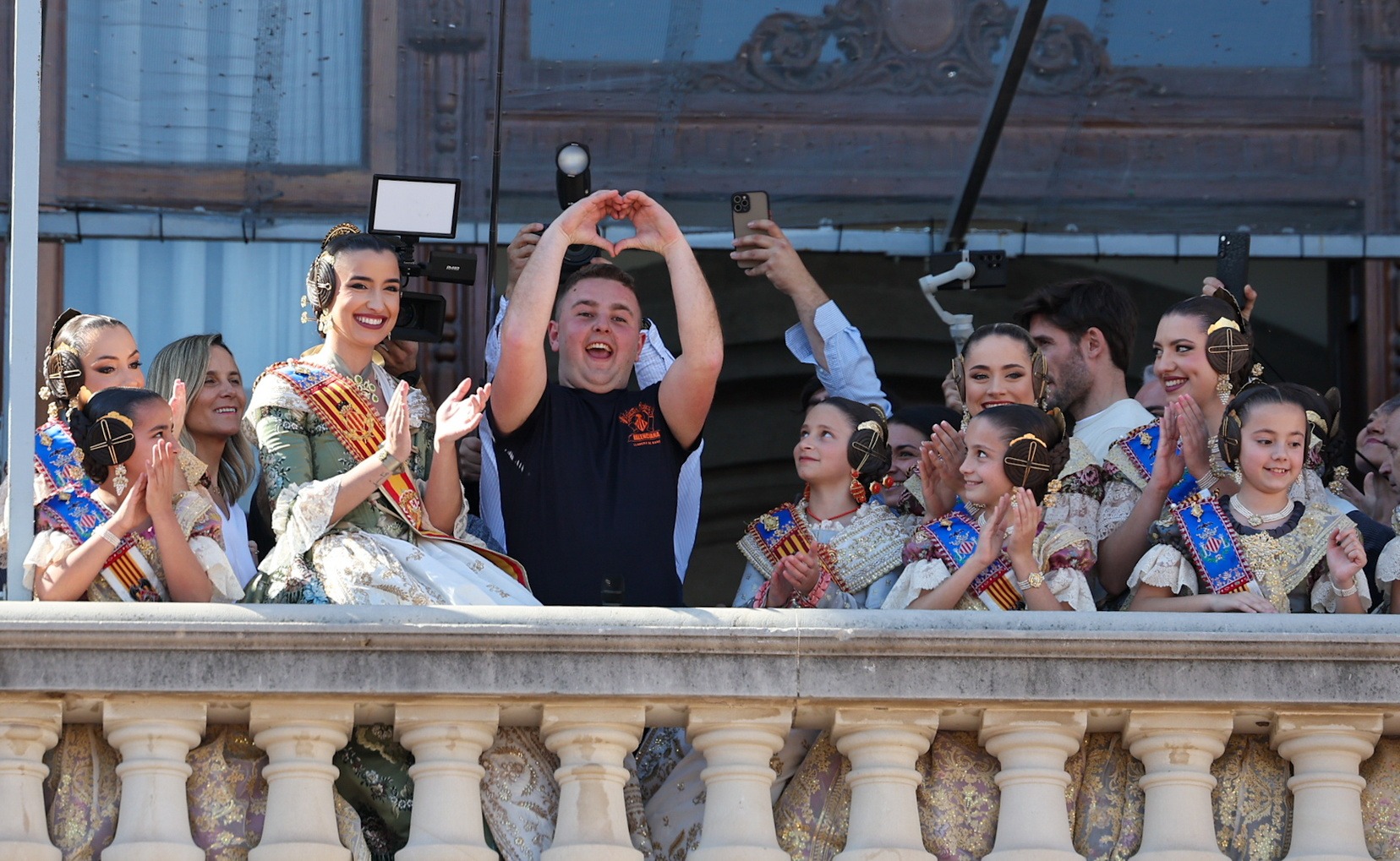 La primera mascletà de las Fallas 2026 hace vibrar Valencia