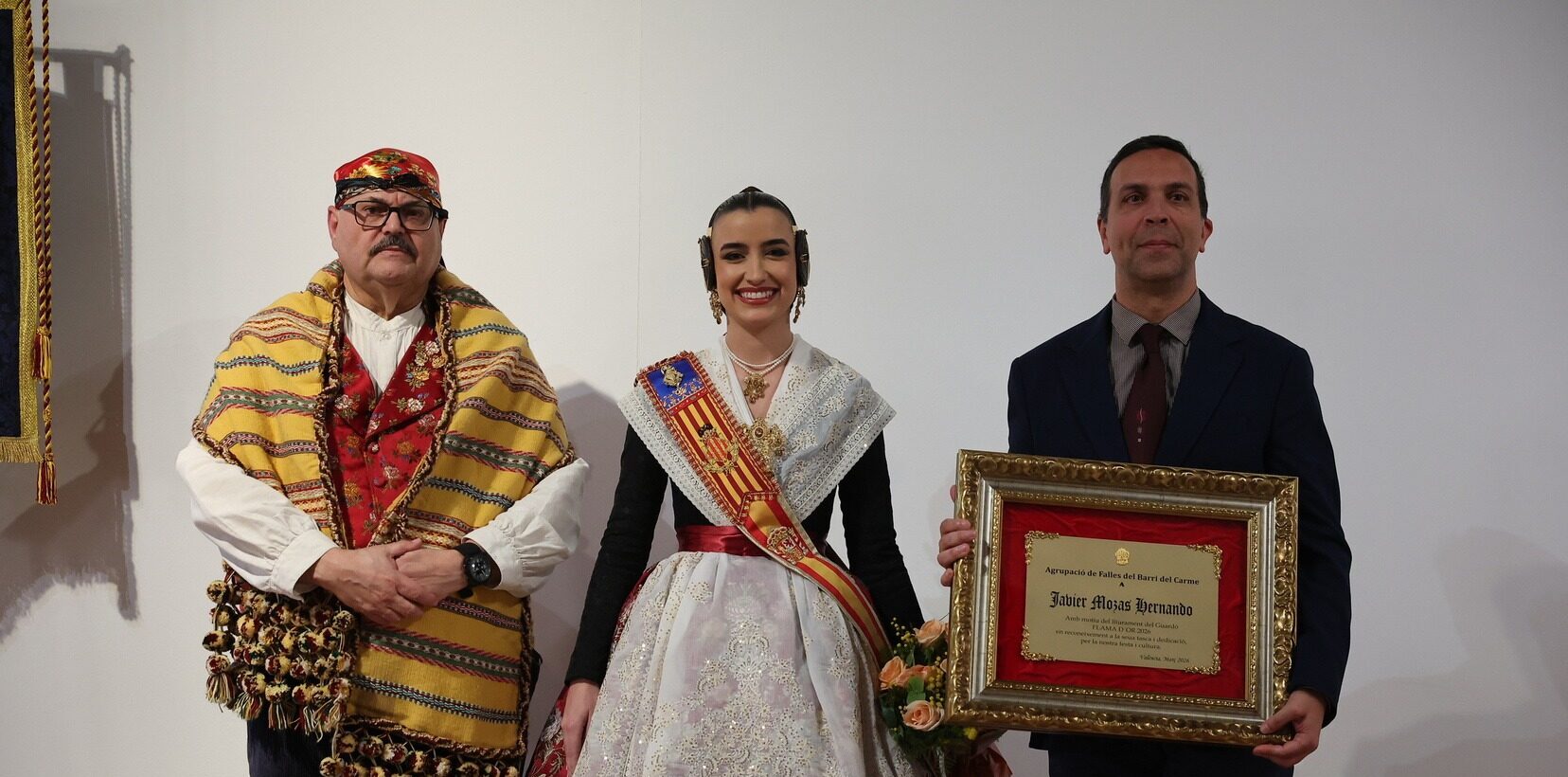 La Fallera Mayor de Valencia entrega la Flama d’Or