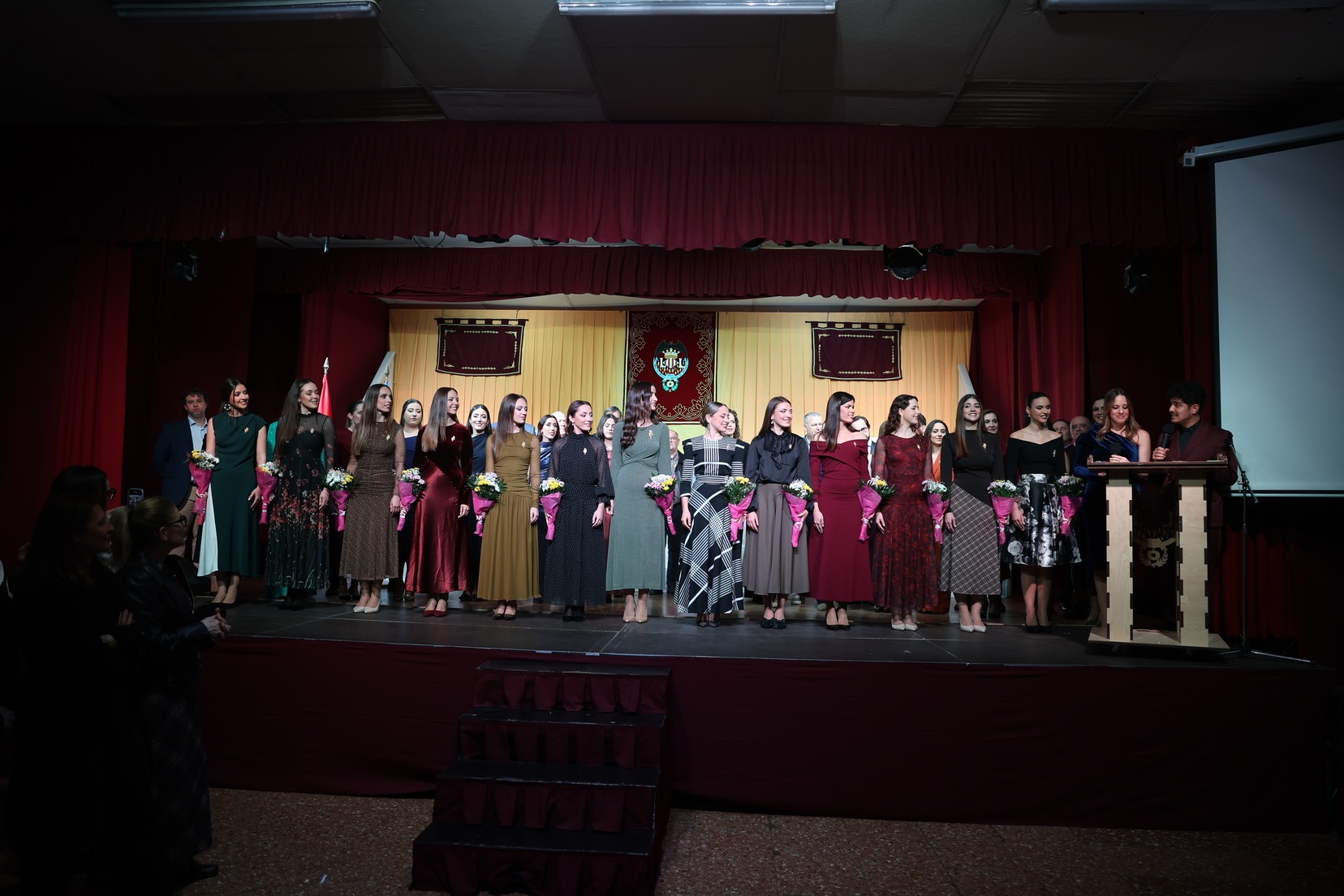 La sección Primera B presenta los bocetos de sus fallas