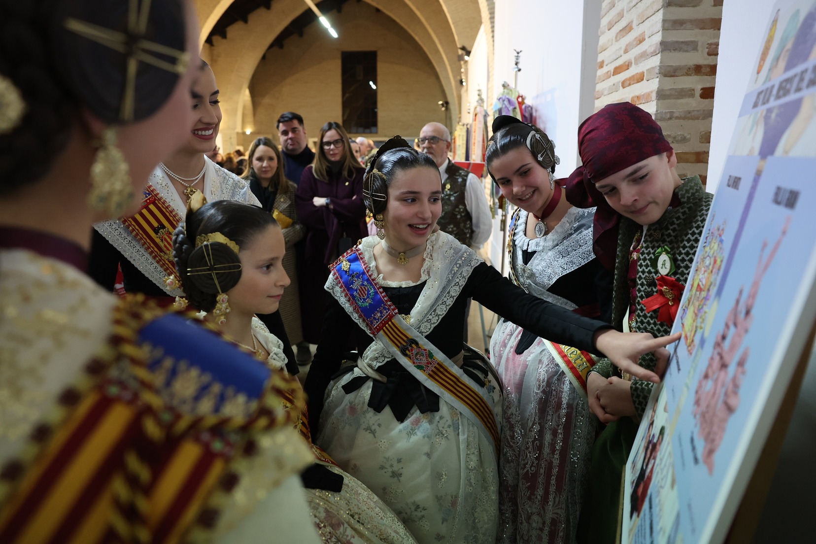 El Marítimo presenta los bocetos de sus 46 fallas