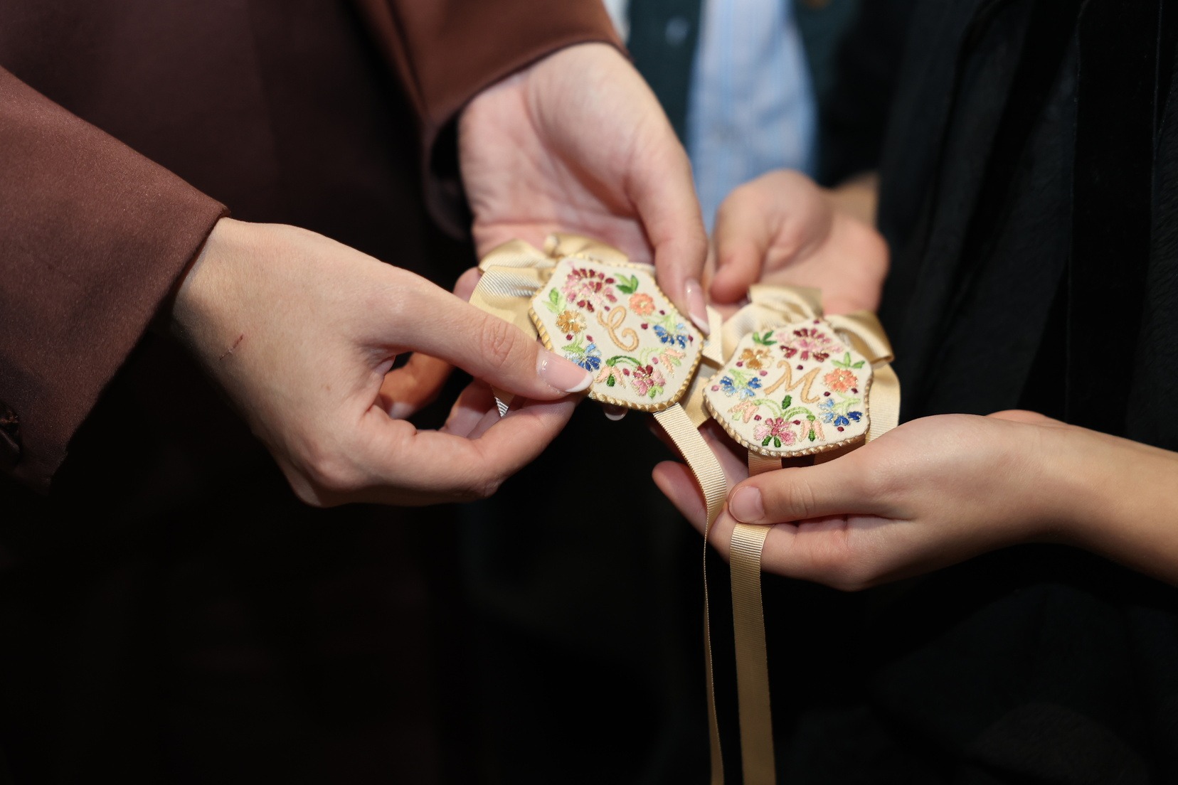 La Plaza Redonda acoge la entrega de los porta-abanicos oficiales