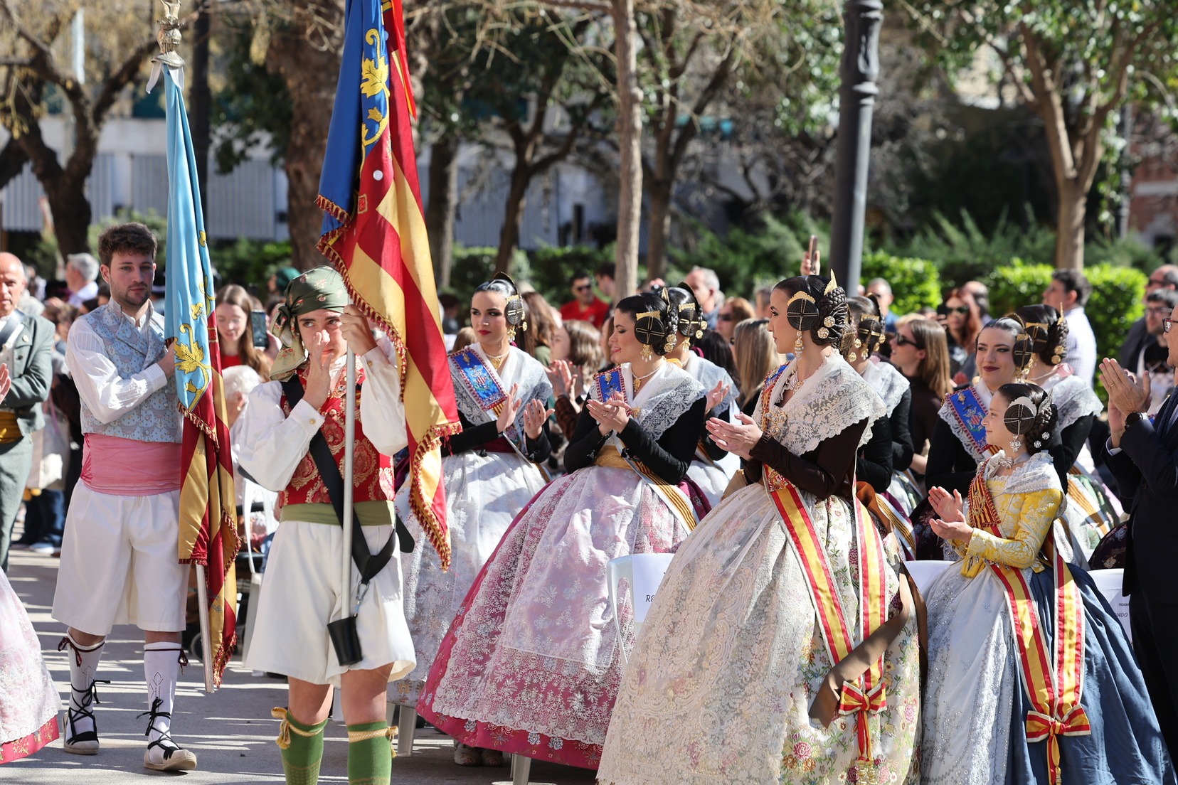 La Federació de falles Centro ret homenatge a la Reial Senyera