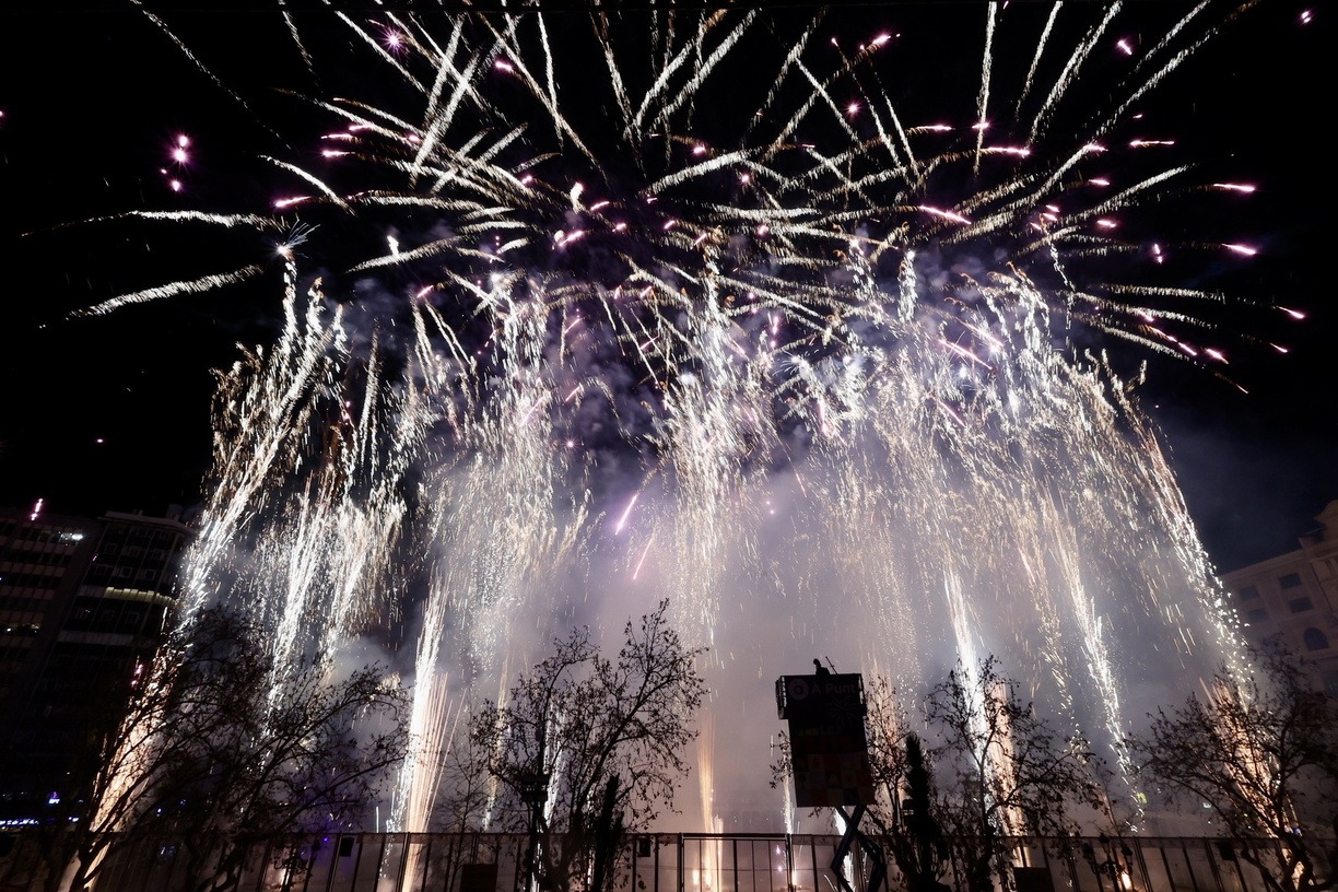 Segunda batería de disparo para las comisiones en L’Alba de les Falles