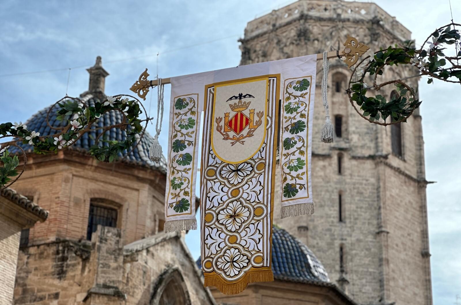 El entorno monumental de la Ofrenda estrena nueva decoración