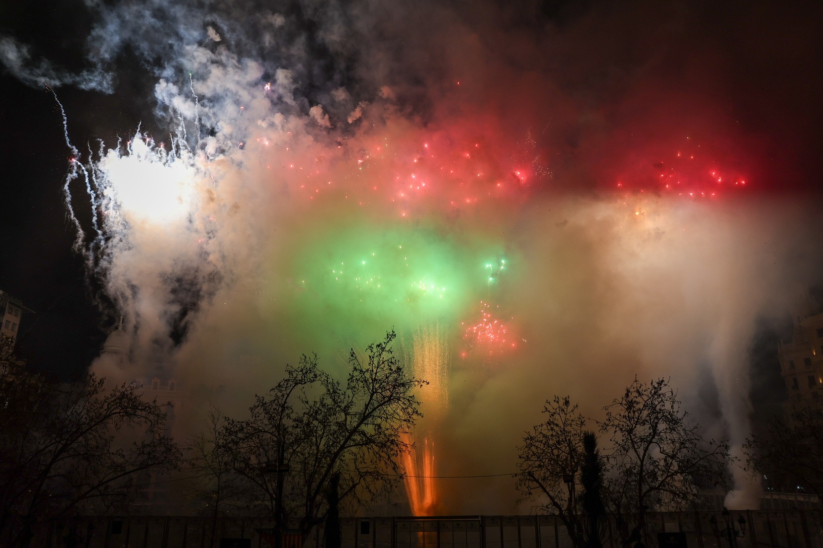 La ciutat s’ompli de ‘Magia y color en la plaza del Ayuntamiento de Valencia’