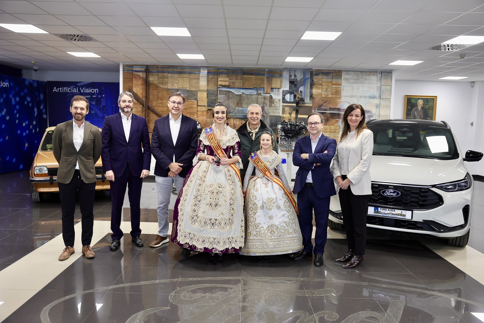 Las FFMMV y sus Cortes de Honor visitan la factoría Ford Almussafes