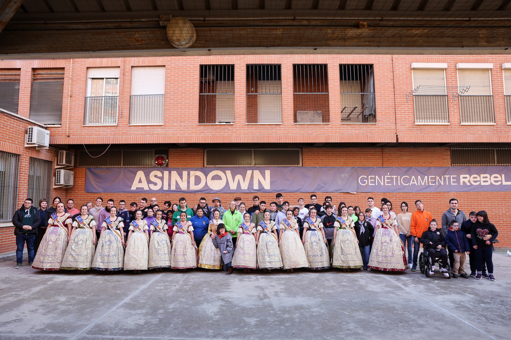 La FMIV y su Corte de Honor conocen la labor de Asindown