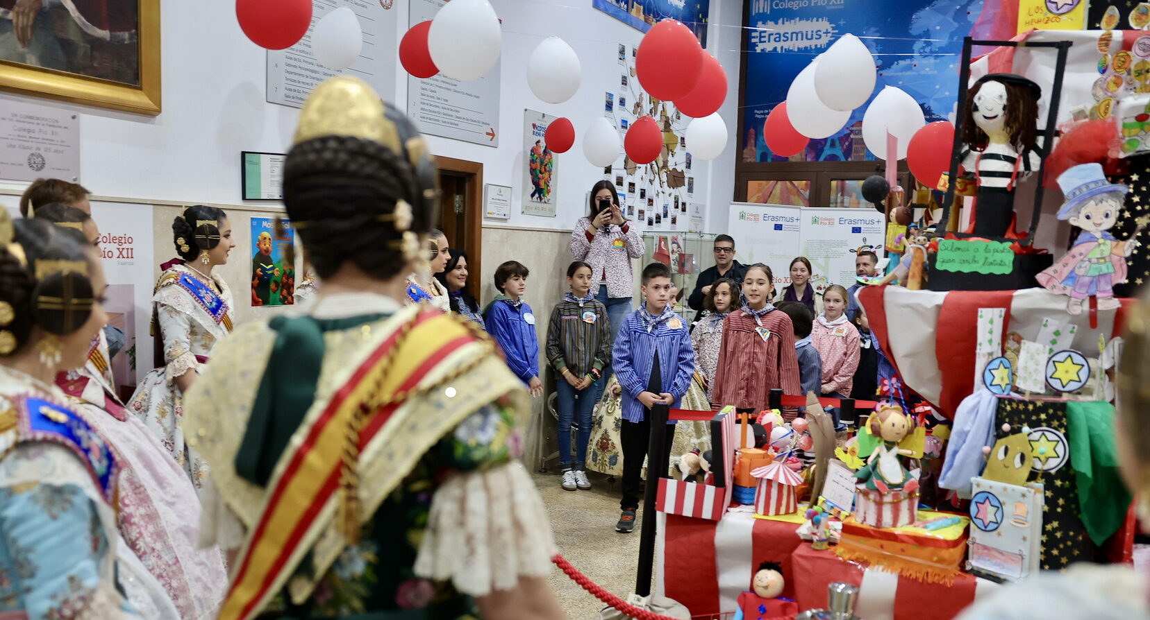La Fallera Mayor de Valencia vuelve a su colegio Pío XII