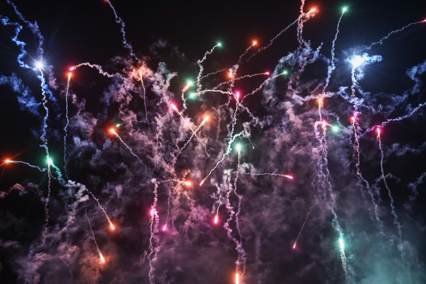 ‘El ritme de la nit’ de Pirotècnia Arcoíris ompli de color el cel de València