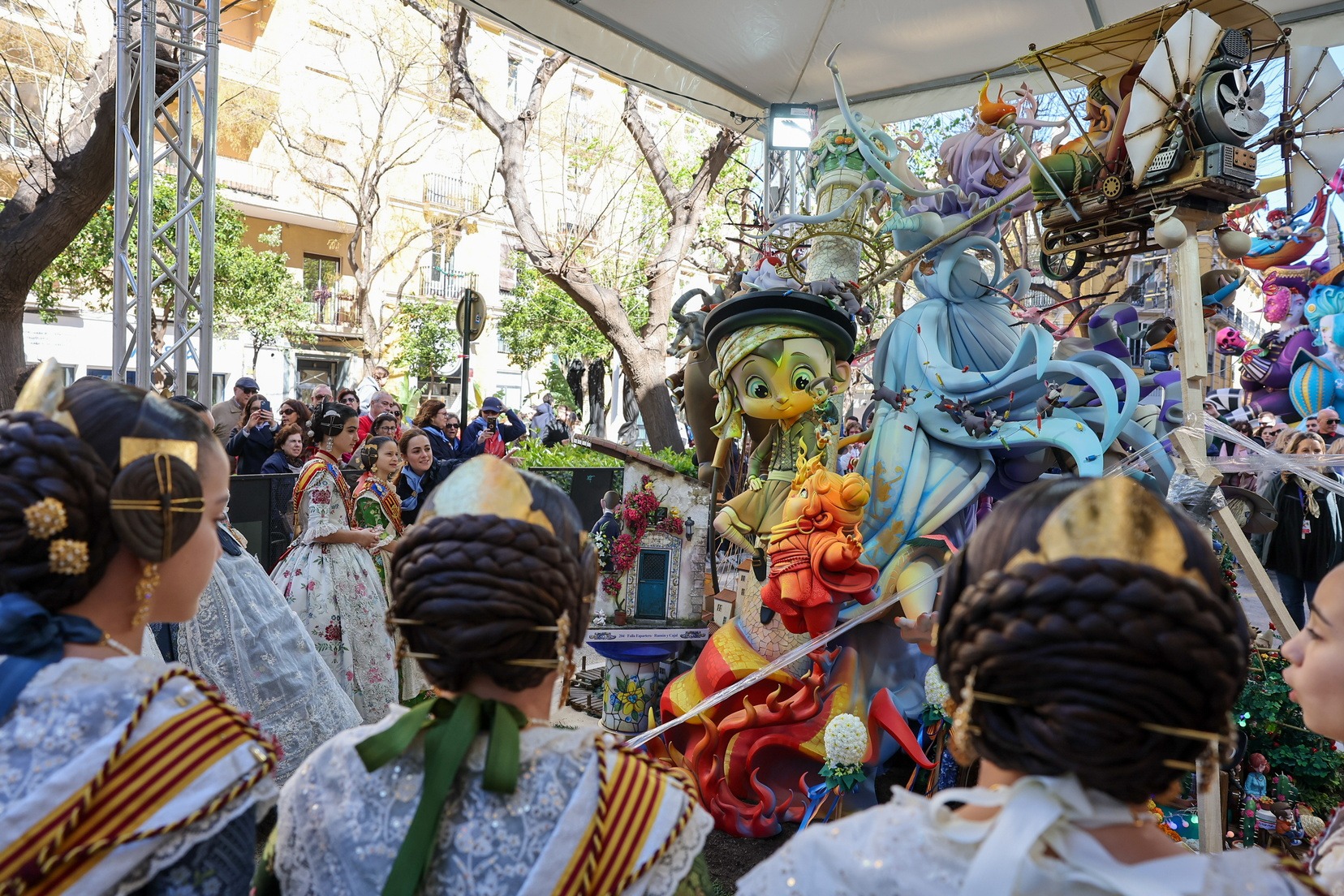Visita al Ninot Indultat Infantil de la Falla Espartero-Gran Vía Ramón y Cajal