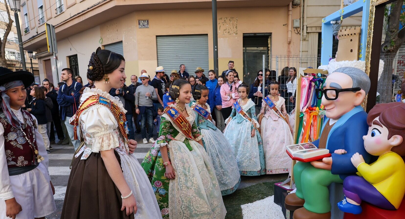 Les màximes representants infantils inicien les visites a les falles