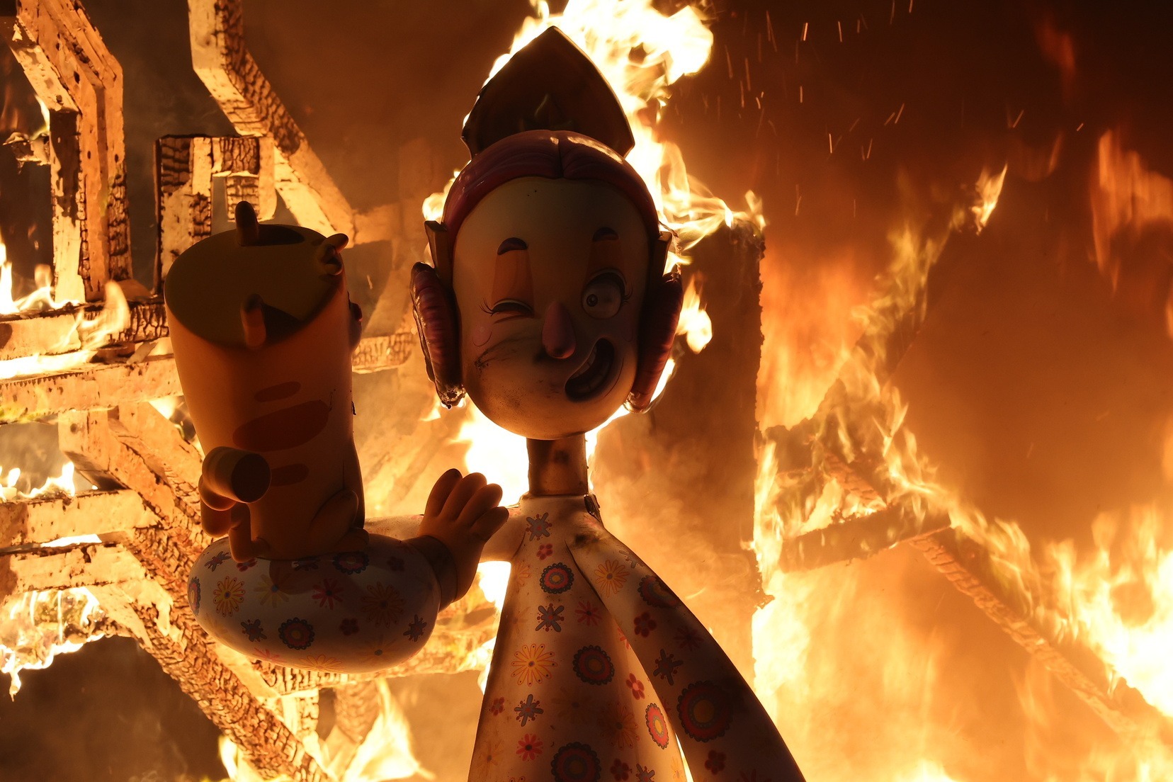 “València es mou” s’acomiada de les Falles amb emoció i nostàlgia