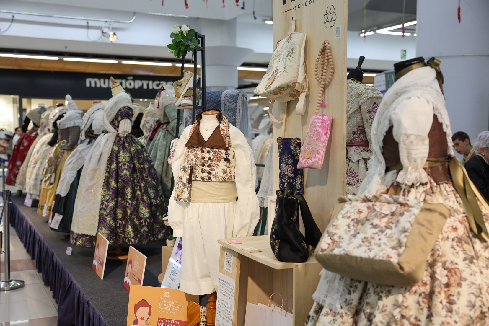 La indumentaria protagoniza una nueva exposición en Nuevo Centro