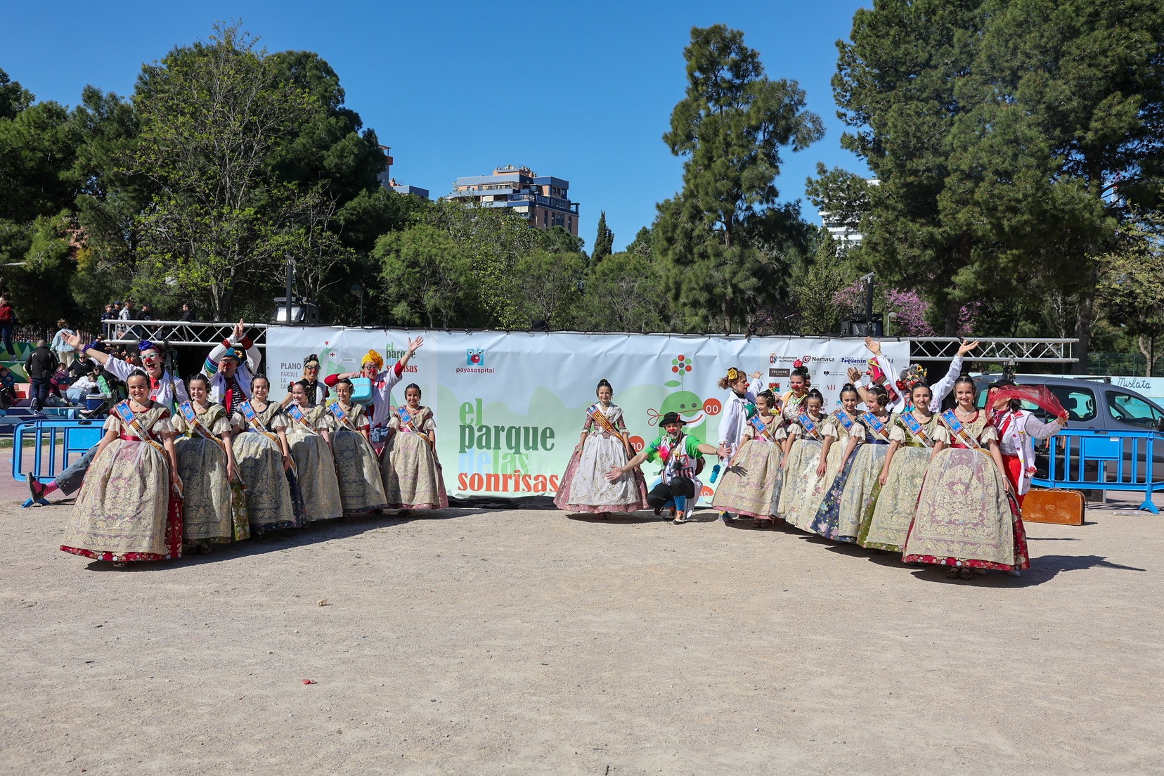 Marta y su Corte de Honor participan en una jornada solidaria