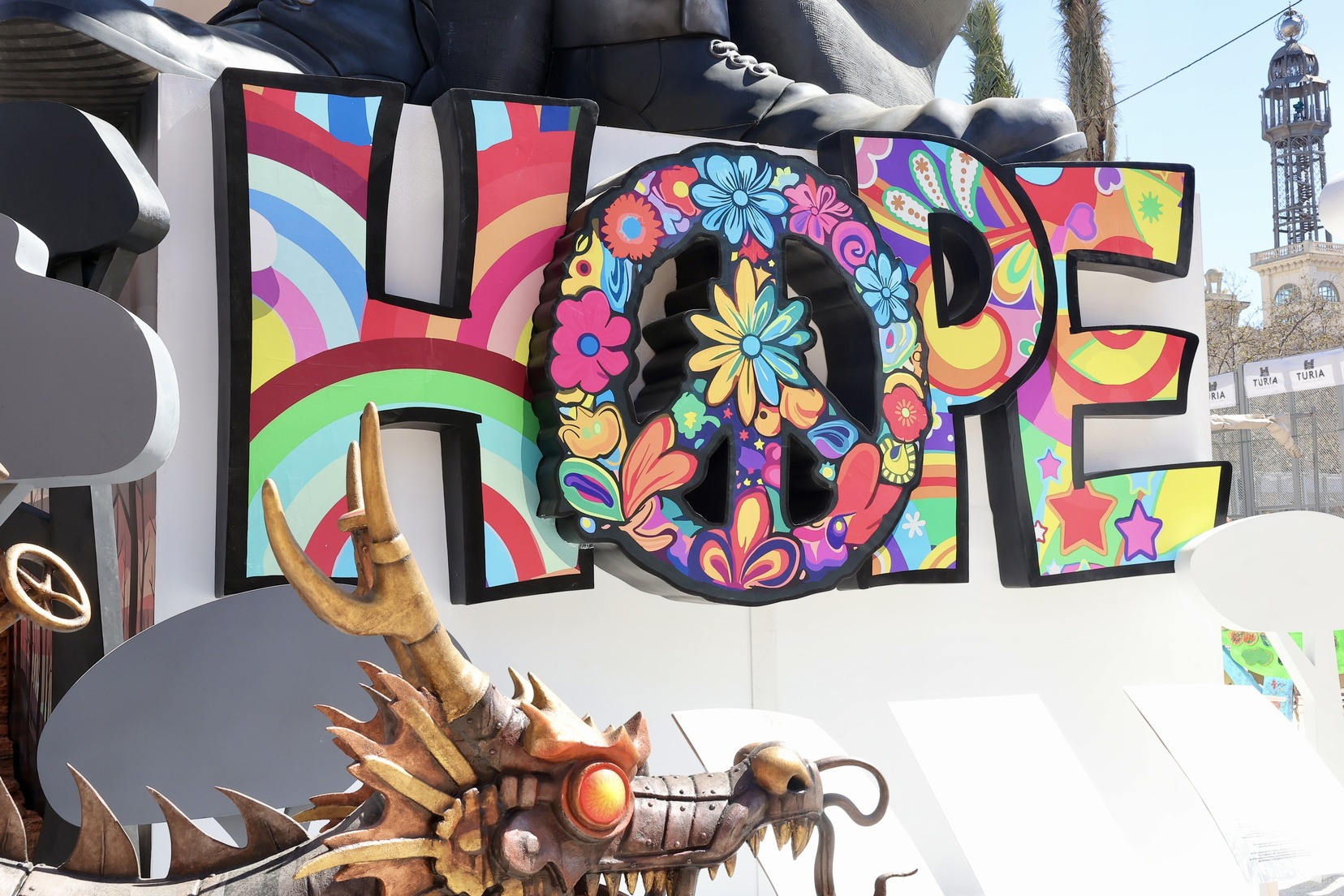 ‘Hope’ ja reina a la Plaça de l’Ajuntament