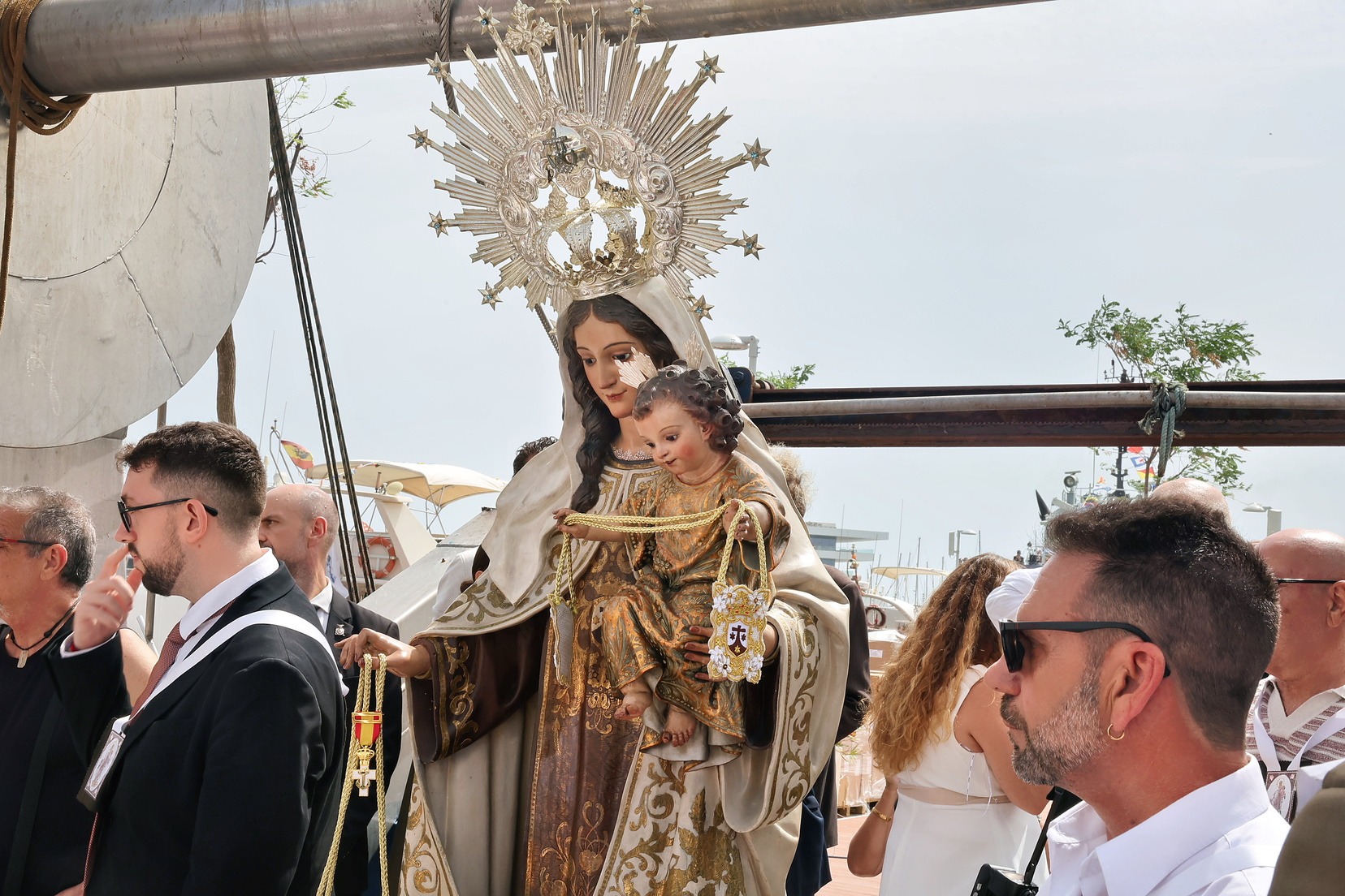 València es vist de gala per a honrar a la Verge del Carme