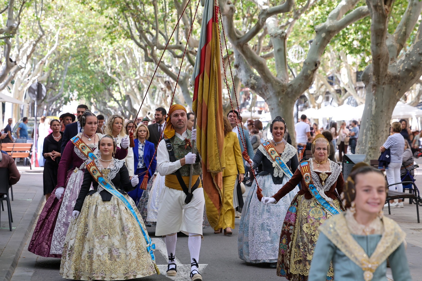 La Agrupación de fallas Turia rinde homenaje a la Real Senyera