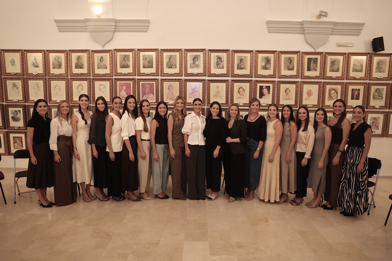 Falleras Mayores Valencia acompañan a las candidatas a FMV 2027