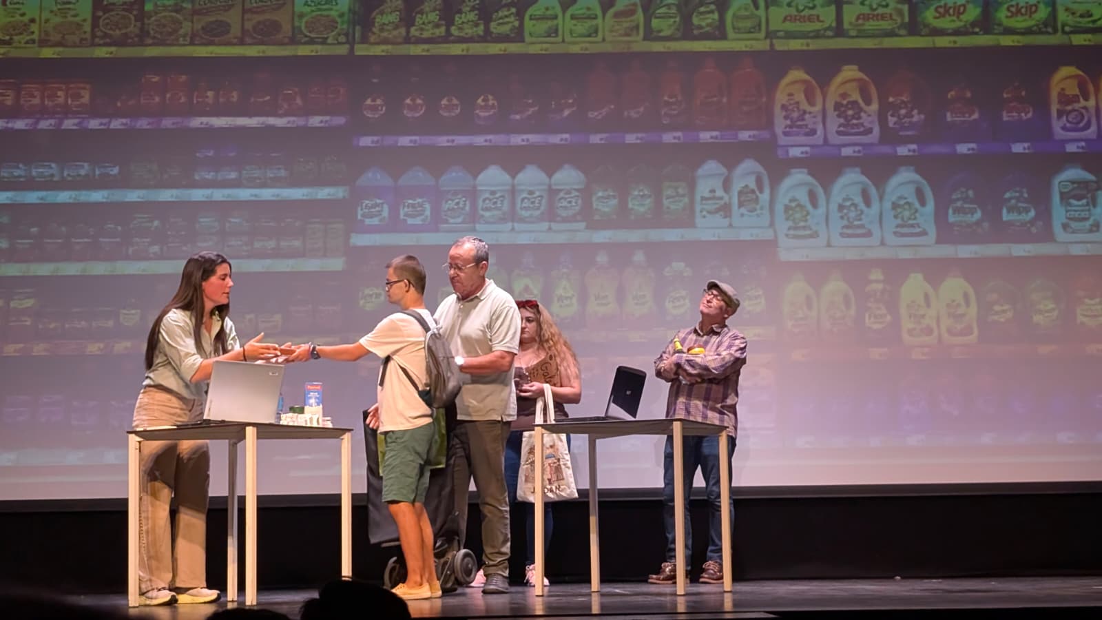 TEATRE FALLER – General Pando-Serrano Flores presenta ‘A la cua’
