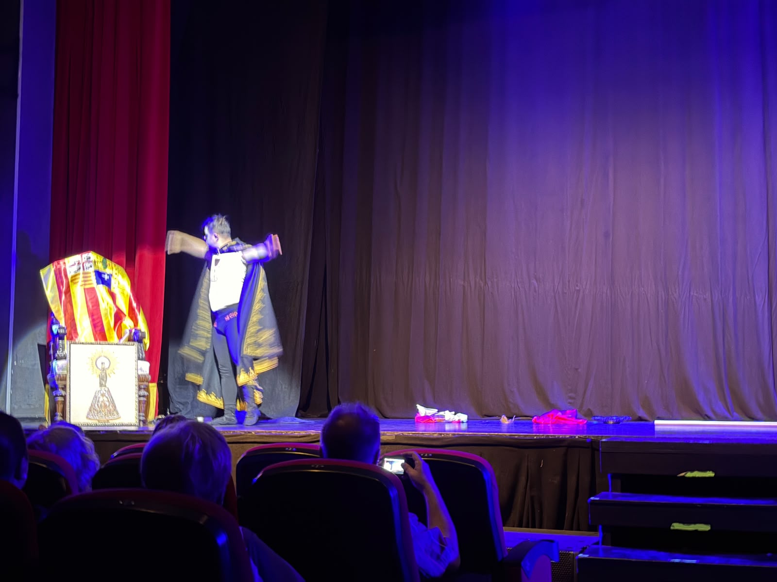 TEATRE FALLER – ‘València, el Regne del Sant Grial’, l’obra de Sapadors-Vicent Lleó