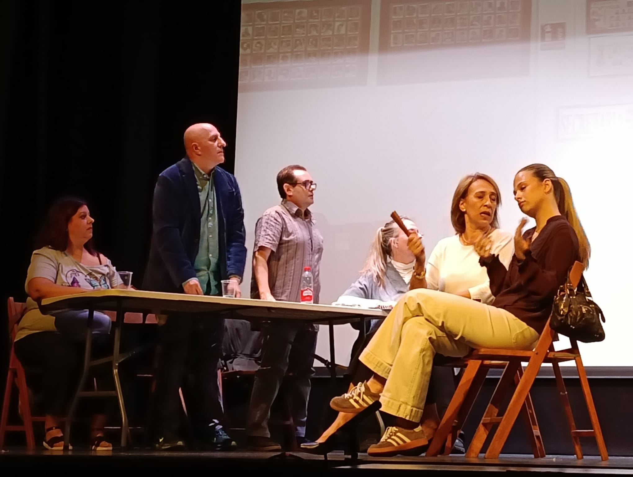 TEATRE FALLER – Olivereta-Cerdá y Rico presenta ‘L’últim que abaixe la persiana’